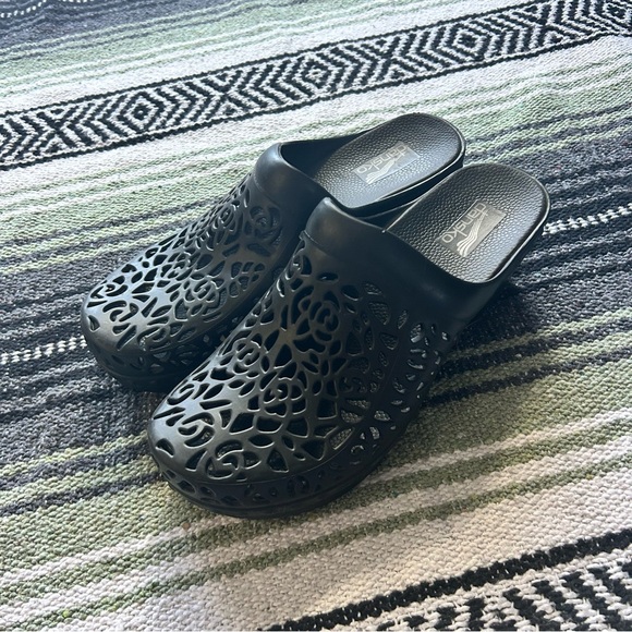 Dansko Pippa black floral cutout rubber clogs size 39 - Picture 3 of 7